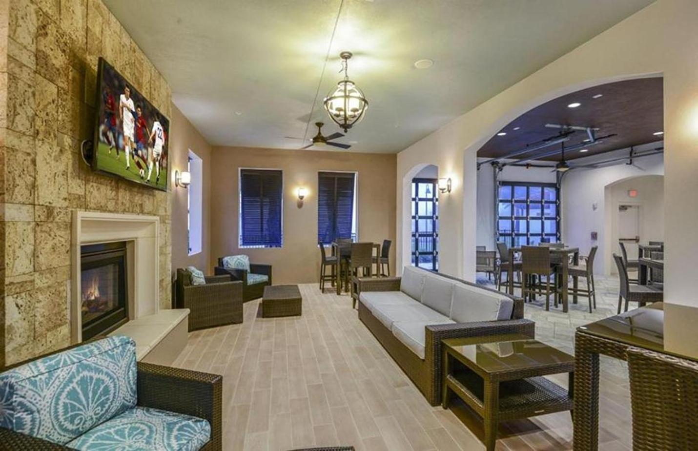 Beautiful Townhome Wprivate Pool 7 Mi To Disney คิสซิมมี ภายนอก รูปภาพ